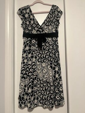 Vintage Dressbarn Black & White Floral V-Neck Midi Dress